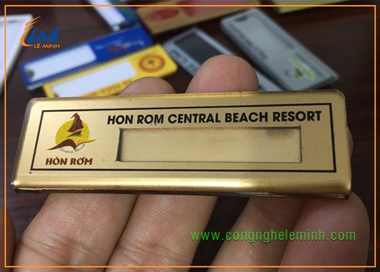 LÀM BẢNG TÊN NHÂN VIÊN BẰNG MICA