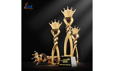 KỶ NIỆM CHƯƠNG CÚP KIM LOẠI