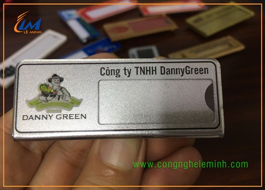 LÀM BẢNG TÊN NHÂN VIÊN BẰNG MICA