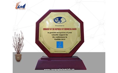 SẢN XUẤT BIỂU TRƯNG GỖ ĐỒNG
