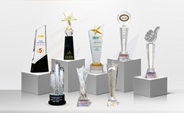 Cúp Pha Lê Hay Cúp Kim Loại? Chọn Cúp Trao Giải Cho Gala, Year End Party