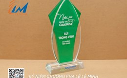 Kỷ Niệm Chương Pha Lê – Cẩm Nang Chọn Kỷ Niệm Chương Đẹp, Ý Nghĩa