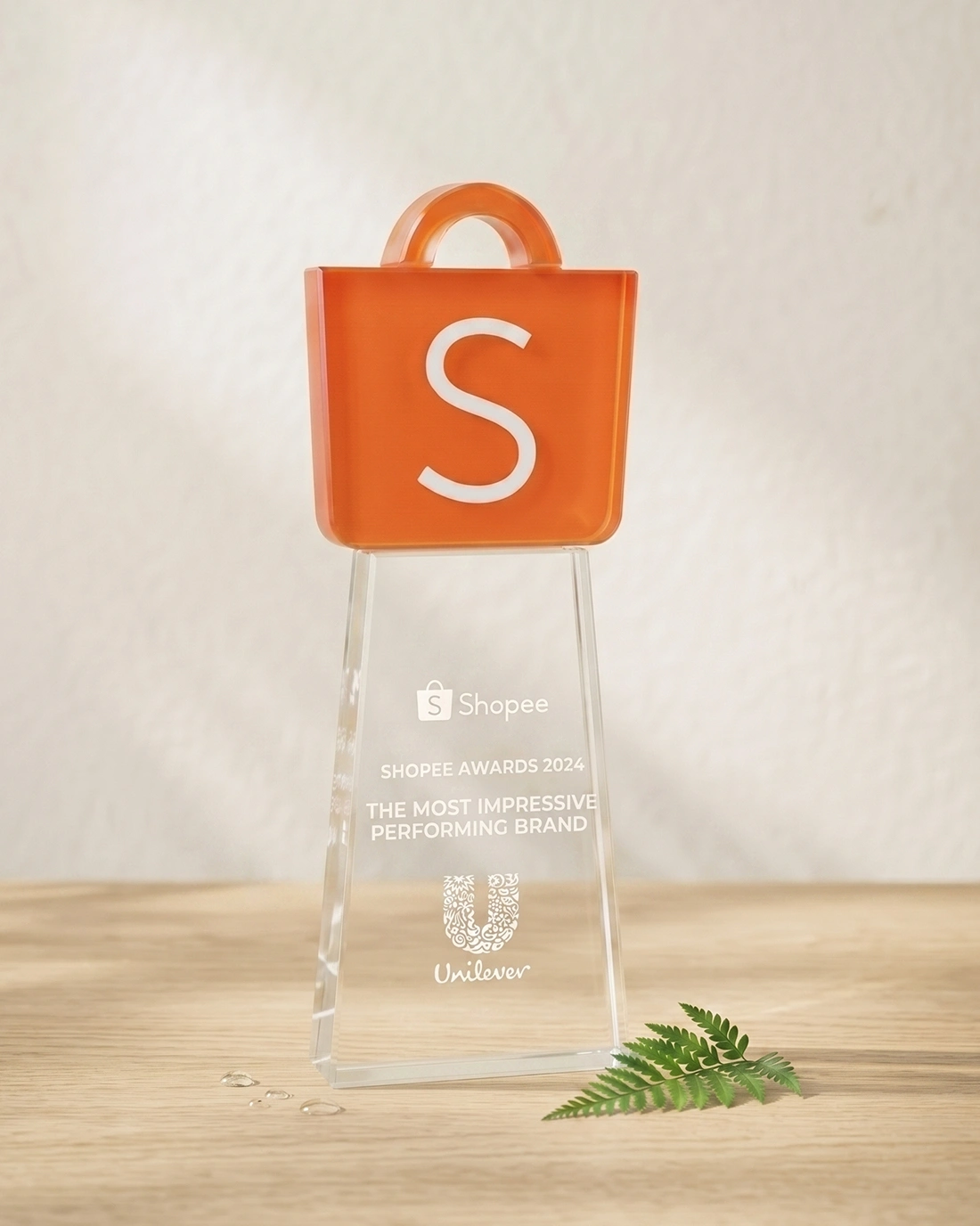 Cúp Shopee - Chất liệu: Pha lê