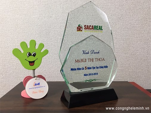 LÀM KỶ NIỆM CHƯƠNG THỦY TINH 