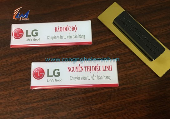 LÀM BẢNG TÊN NHÂN VIÊN BẰNG INOX