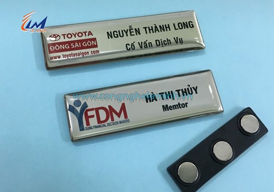 LÀM BẢNG TÊN NHÂN VIÊN BẰNG INOX