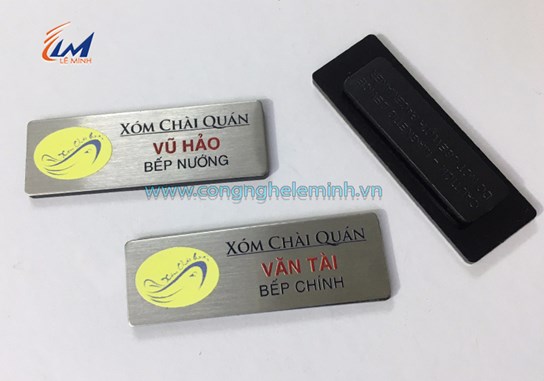 LÀM BẢNG TÊN NHÂN VIÊN BẰNG INOX