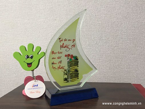 LÀM KỶ NIỆM CHƯƠNG THỦY TINH 