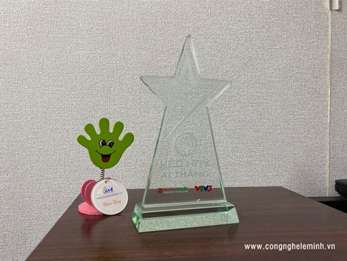 LÀM KỶ NIỆM CHƯƠNG THỦY TINH 