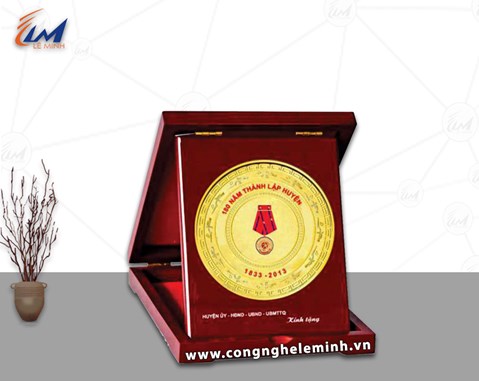 SẢN XUẤT BIỂU TRƯNG GỖ ĐỒNG