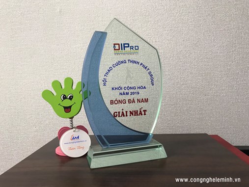 LÀM KỶ NIỆM CHƯƠNG THỦY TINH 