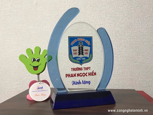 LÀM KỶ NIỆM CHƯƠNG THỦY TINH 