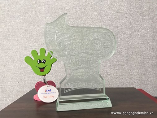 LÀM KỶ NIỆM CHƯƠNG THỦY TINH 