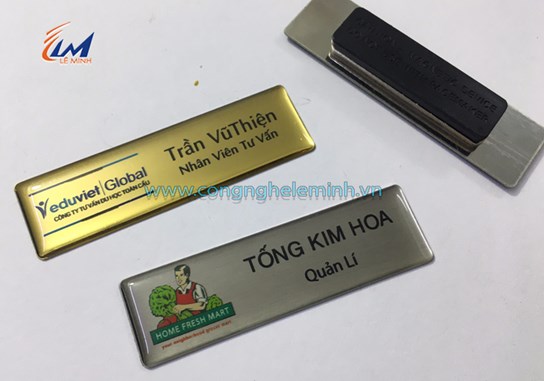 LÀM BẢNG TÊN NHÂN VIÊN BẰNG INOX