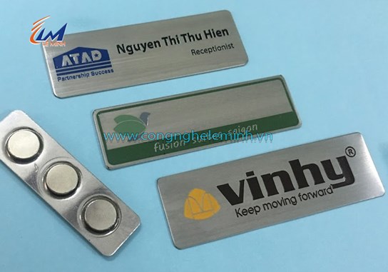 LÀM BẢNG TÊN NHÂN VIÊN BẰNG INOX