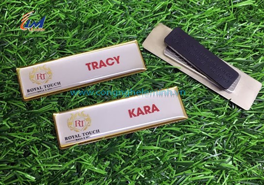 LÀM BẢNG TÊN NHÂN VIÊN BẰNG INOX