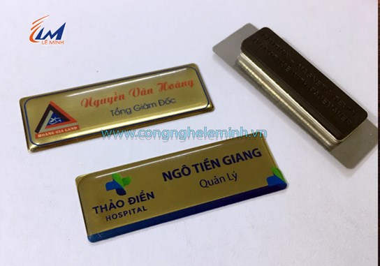 LÀM BẢNG TÊN NHÂN VIÊN BẰNG INOX