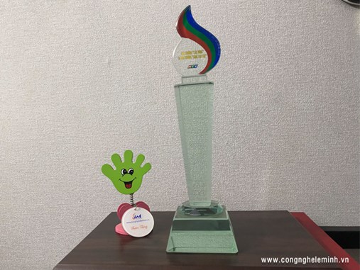 KỶ NIỆM CHƯƠNG CÚP PHA LÊ