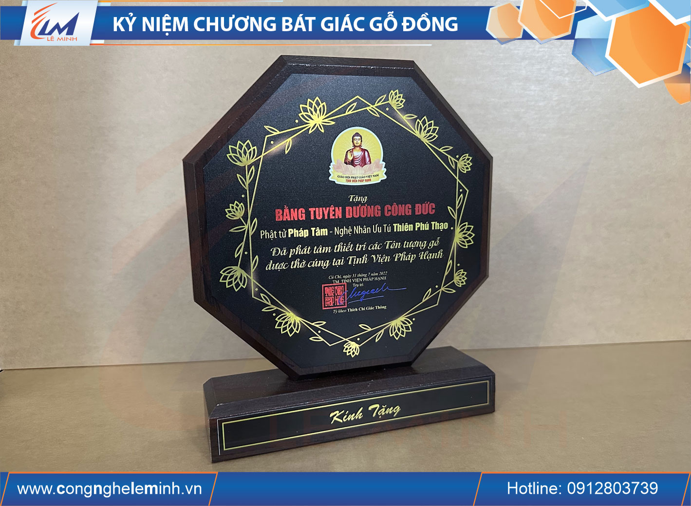 BIỂU TRƯNG BÁT GIÁC ĐỂ BÀN