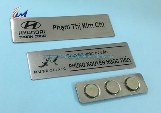 LÀM BẢNG TÊN NHÂN VIÊN BẰNG INOX