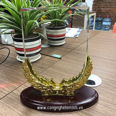 KỶ NIỆM CHƯƠNG CÚP PHA LÊ