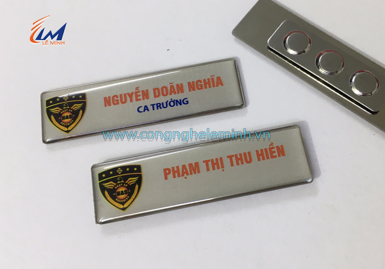 LÀM BẢNG TÊN NHÂN VIÊN BẰNG INOX
